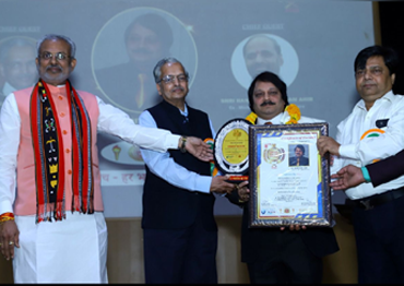 dr. Shriyans Jain  awarded Delhi Ratna Award by Shri Raghuraj Pratap Singh (Cabinet Minister of Uttar Paradesh) and Justice  RK Agarwal (Chief Justic of India)